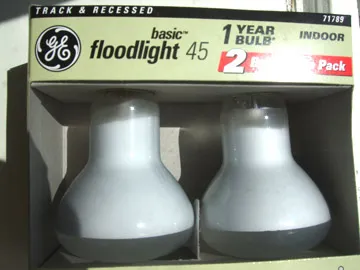 Packaging for the General Electric basic™ floodlight 45